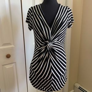 Like NEW MATERNITY top - size small